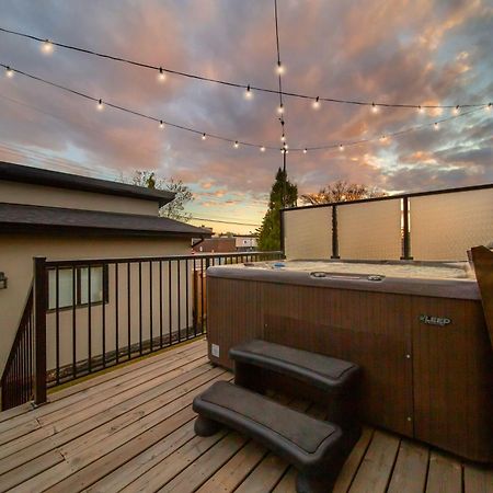 Bright Modern Home - King Bed - Free Parking - Fireplace - Fast Wi-Fi - Free Netflix Edmonton Eksteriør bilde